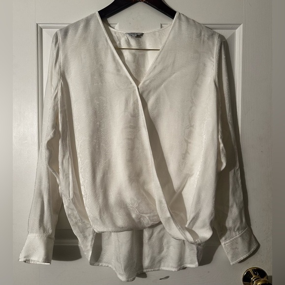 RAILS Revolve Hillary Ivory Jacquard Snake Faux Wrap Blouse SM Hi Lo SPRING NICE - Picture 3 of 12